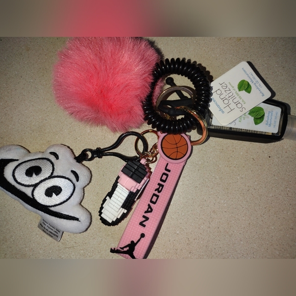 Jordan Pink Keychain 🩷🆕 - Picture 4 of 5